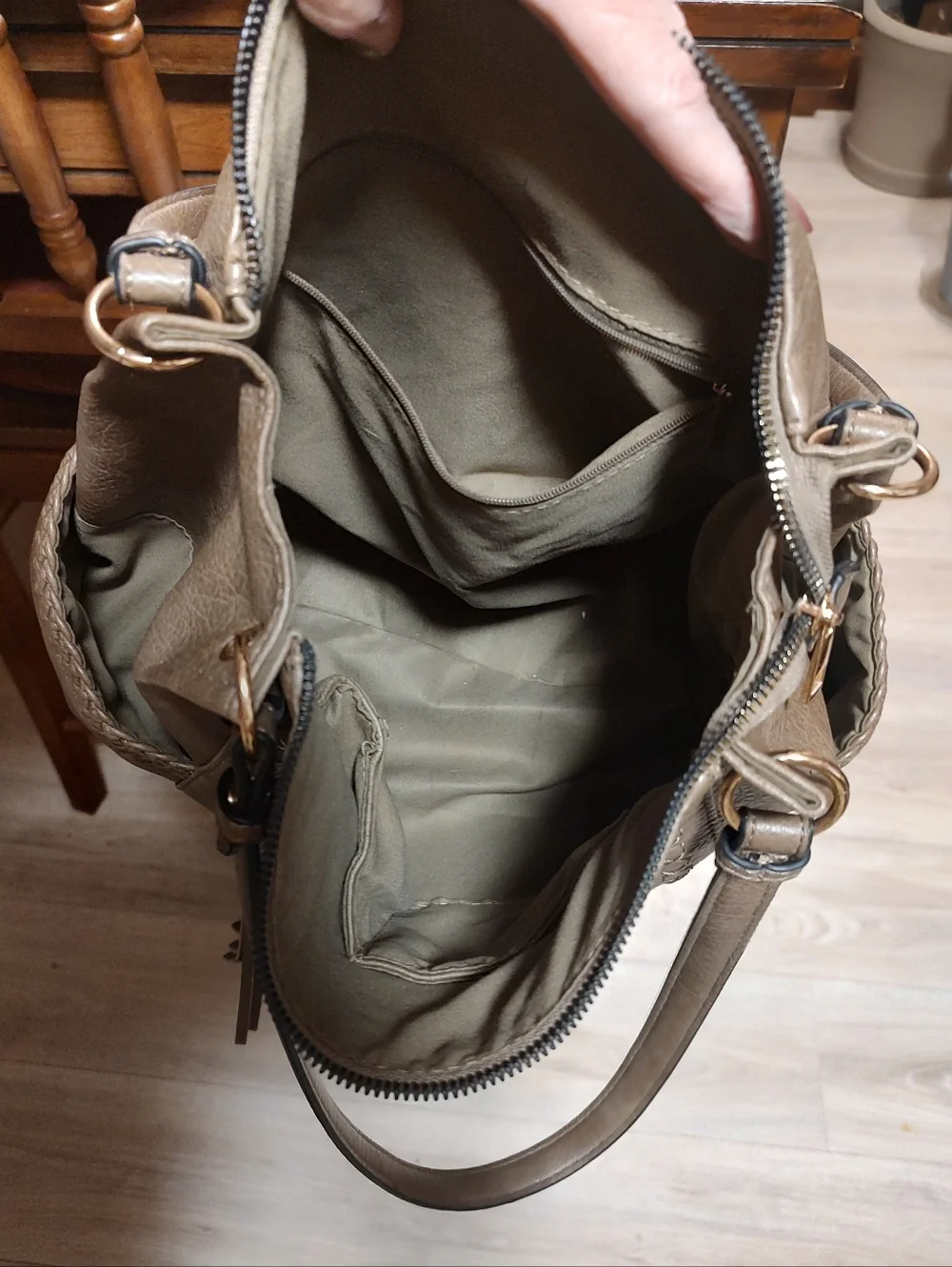 Chic Tassel Hobo Shoulder Bag in Taupe